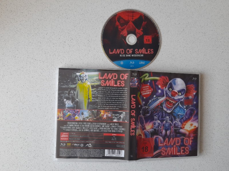 Blu-ray : LAND OF SMILES - BRADLEY STRYKER