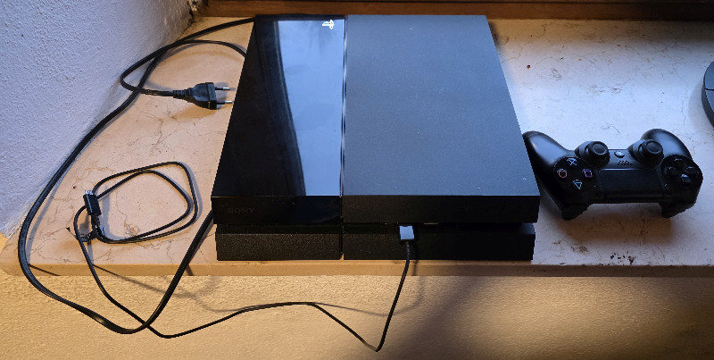 Sony Playstation 4 Konsole + 1 Controller PS4