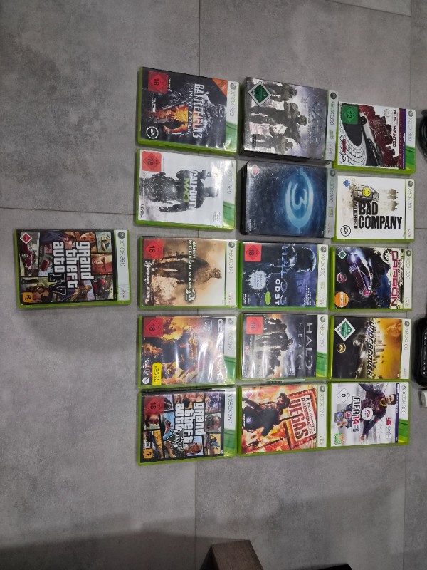 Xbox 360 S Set mit 3 Controllern, Tastatur, Headse