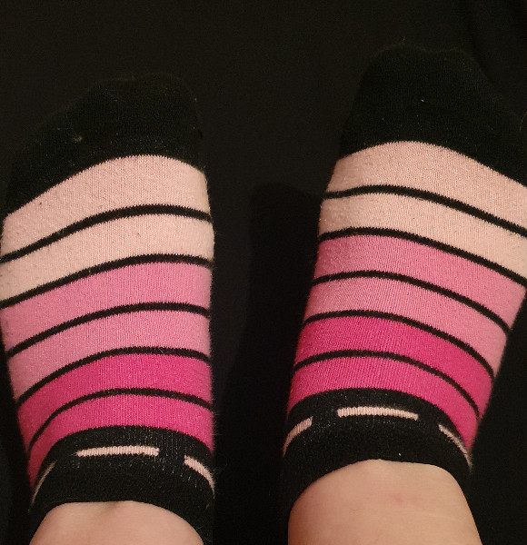 Getragene Socken und andere Kleidungsstücke auf Wu