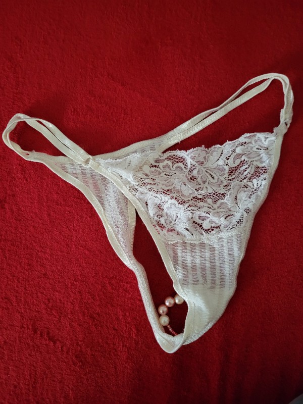 Getragener sexy Perlenstring