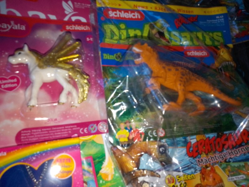 4 NAGELNEUE SCHLEICHFIGUREN MIT HEFT MIT LIMITIRT