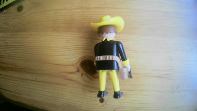 PLAYMOBIL COWBOY MIT GRO�EN HUT & PISTOLENG�RTEL