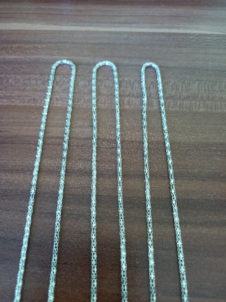 Set aus 3 silbernen Halsketten