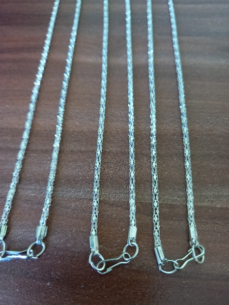 Set aus 3 silbernen Halsketten