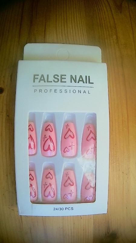 FALSCHE FINGERN�GEL SET, ROSA MIT HERZEN, NEU