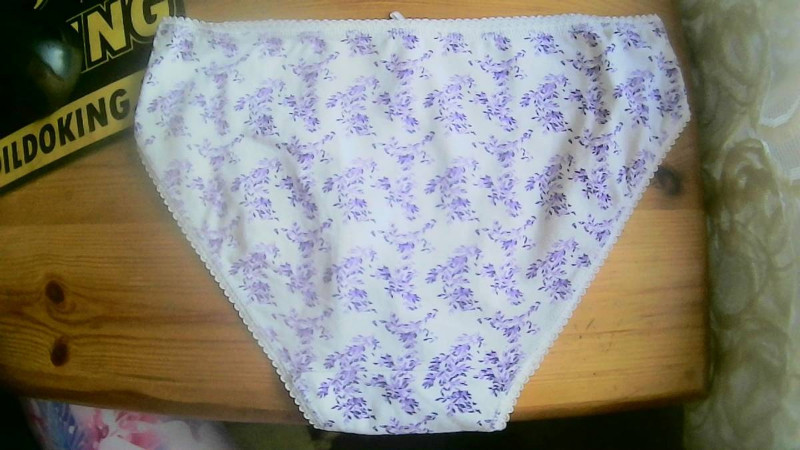 DAMEN SLIP WEI� MIT BLUMEN, GR.S,NEU