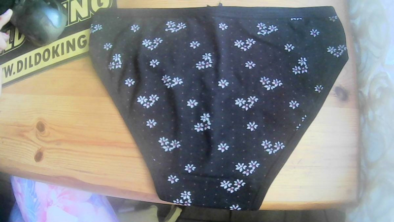 DAMEN SLIP SCHWARZ MIT BLUMEN, GR.S, NEU