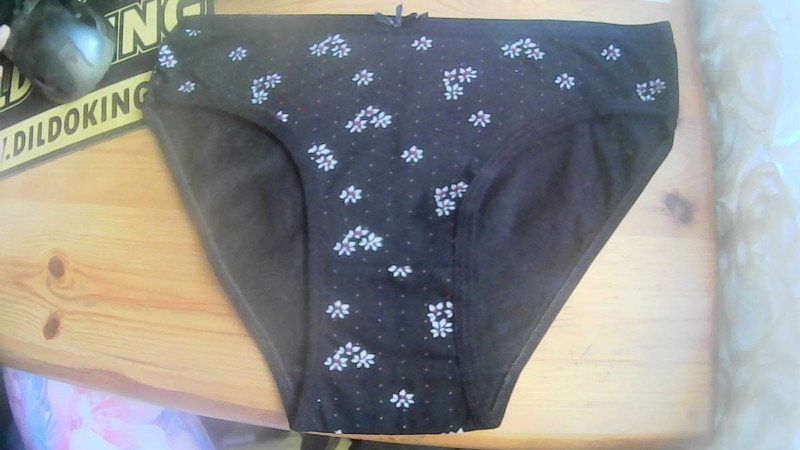DAMEN SLIP SCHWARZ MIT BLUMEN, GR.S, NEU