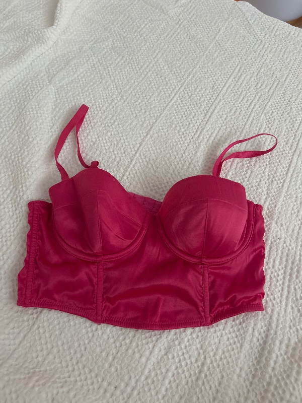 Dessous-BH mit variabel tragbaren Tr�gern pink