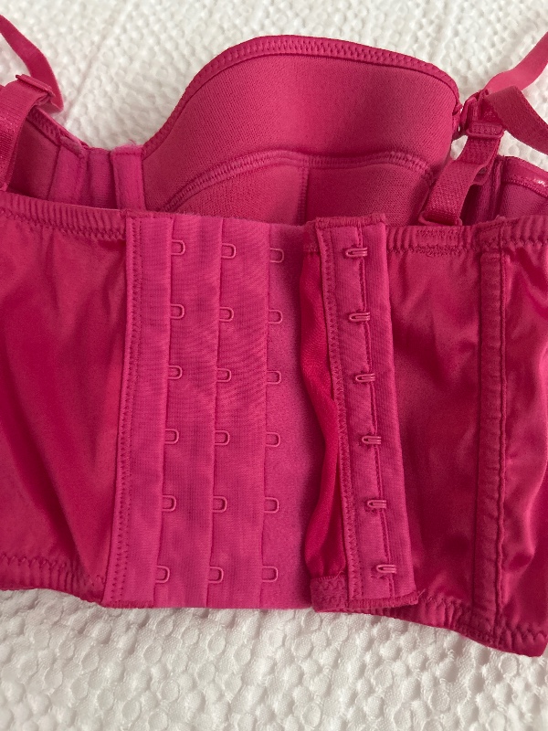 Dessous-BH mit variabel tragbaren Tr�gern pink