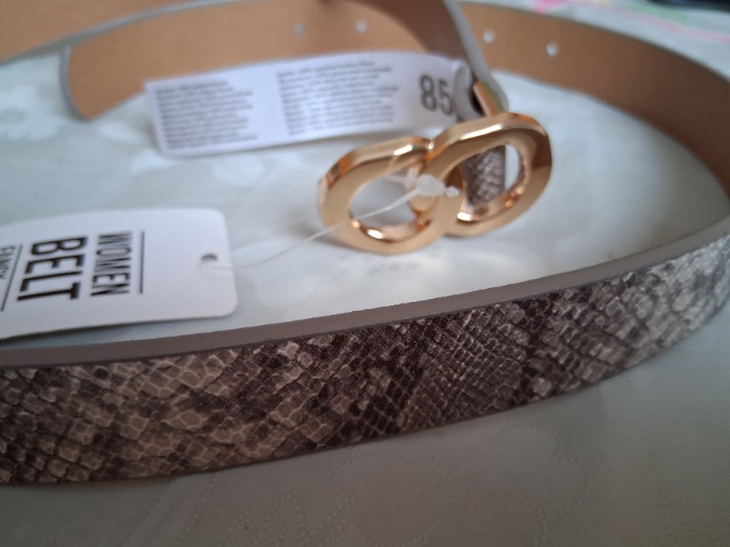 Damen Kunstleder G�rtel mit goldfarbener Schnalle